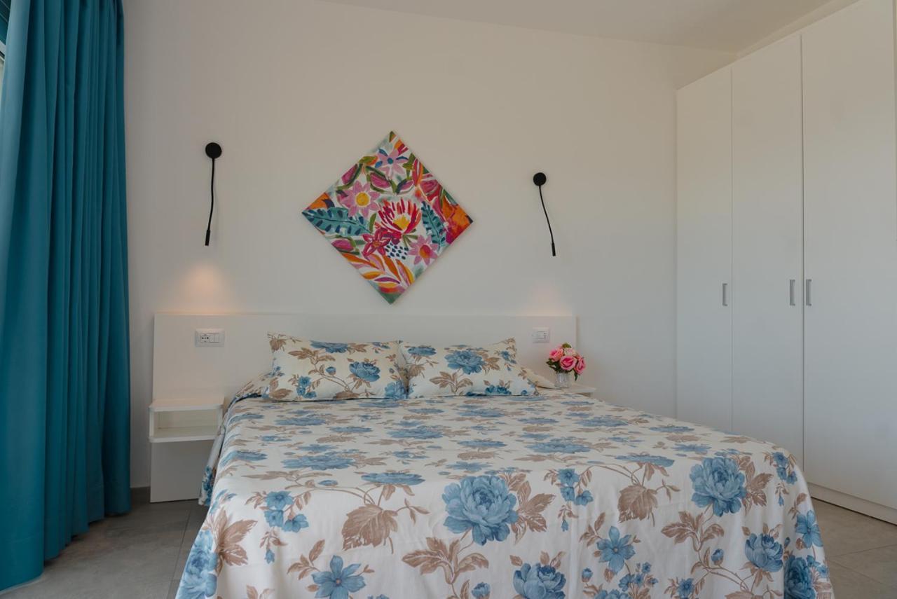 Rooms, Affittacamere Maksim Golfo Aranci Ngoại thất bức ảnh